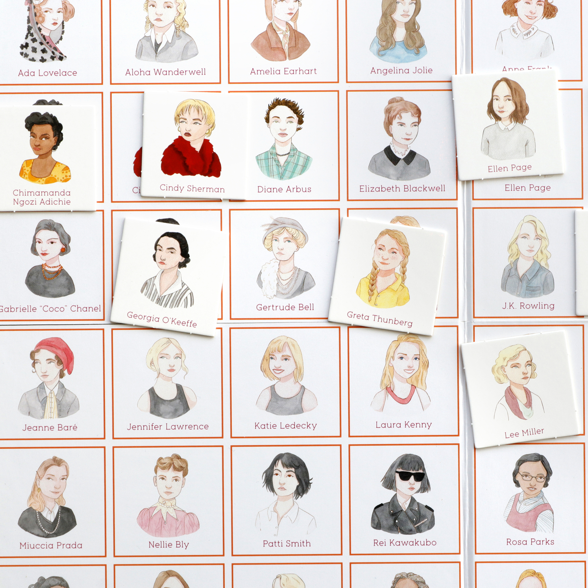 Mehrere Bingo-Spielkarten mit Illustrationen und Namen bekannter Frauen, die in verschiedenen historischen Kontexten inspiriert und gewirkt haben. Die Karten sind in verschiedenen Farben und Anordnungen zu sehen.