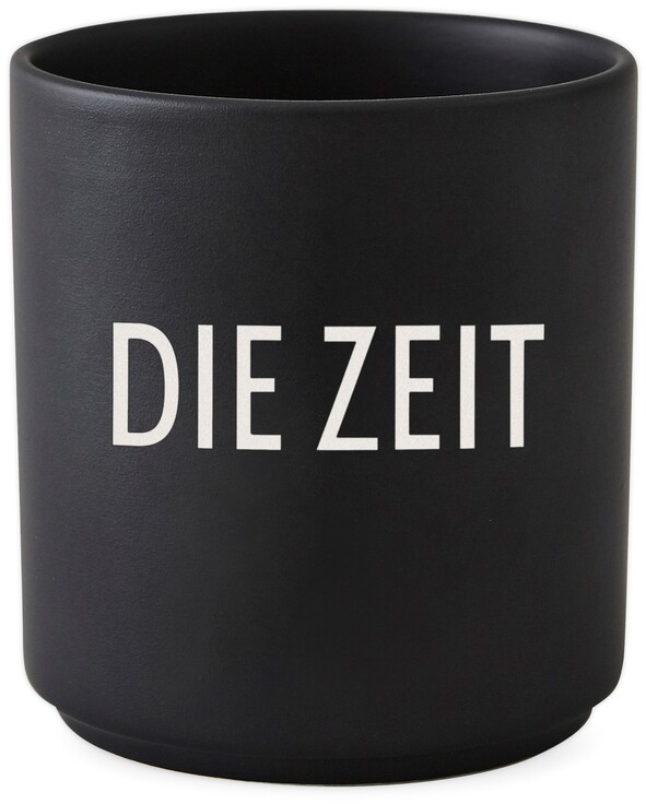 Schwarzer Becher mit weißem Schriftzug 'DIE ZEIT' in zentraler Position. Die Form ist schlicht und modern, ohne Henkel.