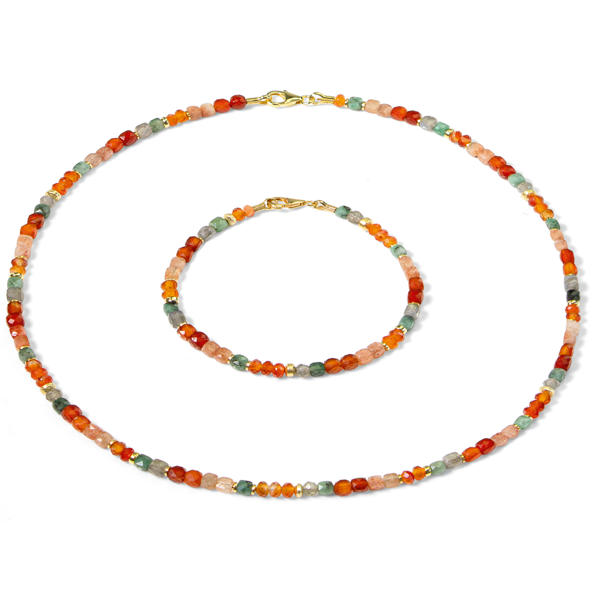 Schmuckset bestehend aus einem Collier und einem Armband aus 925er Sterlingsilber mit facettierten Edelsteinperlen in Orange-, Rot-, Grün- und Rosatönen. Beide Stücke mit goldfarbenen Verschlüssen, harmonisch arrangierte Steine, feiner Glanz auf weißem Hintergrund.