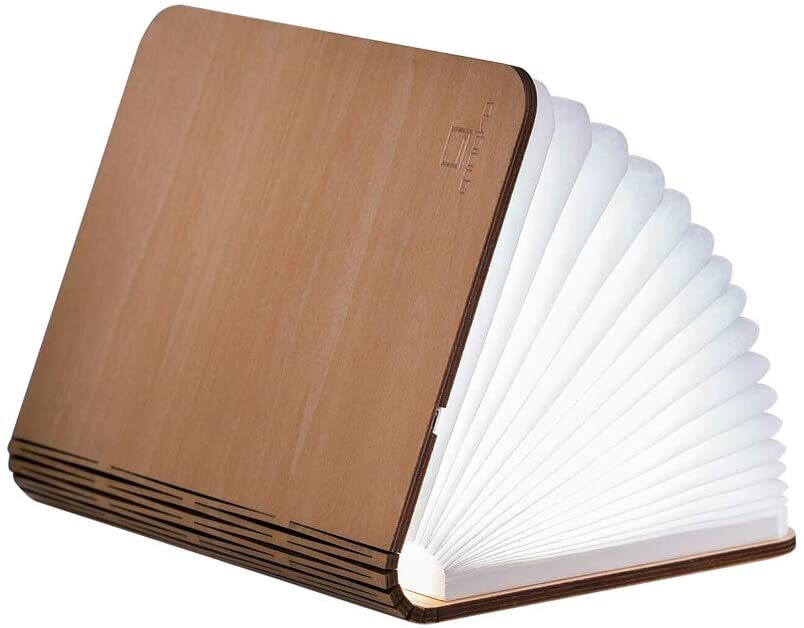 Das Smart Booklight »Ahorn« ist eine faltbare LED-Lampe in Buchform mit einer Hülle aus Holz und strahlendem weißen Licht.