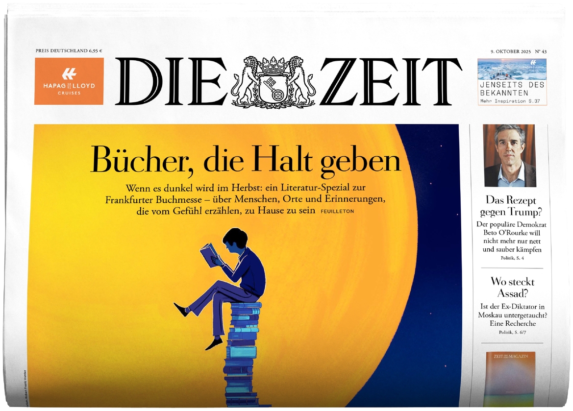 Titelseite der Zeitung DIE ZEIT 43/2025 mit einer farbigen Illustration: Eine Person sitzt lesend auf einem Stapel Bücher vor einem großen gelben Kreis, der an die Sonne erinnert. Überschrift: 'Bücher, die Halt geben'.