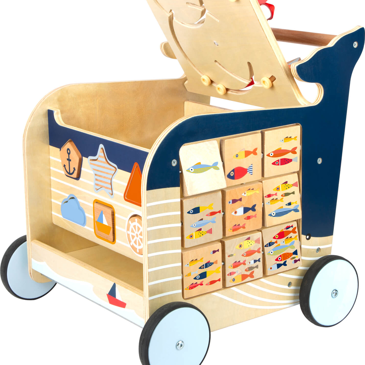 Lauflernwagen »Wal« aus Holz für Kinder mit verschiedenen bunten Elementen wie Anker, Fisch und Boot sowie motorischen Aktivitäten und Puzzlebrett. Ideal zum Schieben und Spielen.