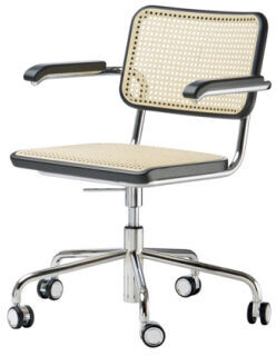 Ein Schreibtischstuhl »S 64 Atelier« von Thonet mit einer strukturierten, beigen Sitzfläche und Rückenlehne, einem silbernen Metallgestell und schwarzen Armlehnen. Der Stuhl hat fünf Rollen und eine höhenverstellbare Basis.