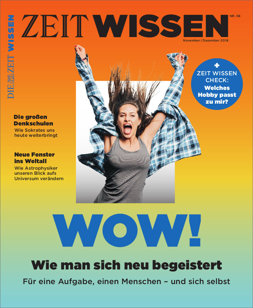 ZEIT WISSEN Magazin Ausgabe 6/18 mit dem Titel 'WOW! - Wie man sich neu begeistert'. Eine Frau mit offenem Mund und erhobenen Armen steht im Vordergrund. Der Hintergrund ist in einem orange und blau Verlauf gehalten. Neben dem Titel gibt es mehrere Texte, die auf Artikel im Magazin hinweisen.