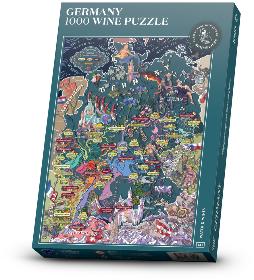 Ein Puzzle, das eine stilisierte Karte Deutschlands mit Weinbaugebieten und verschiedenen ikonischen Darstellungen von Landschaften und Städten zeigt, in einer Schachtel mit grünem und blauem Design.