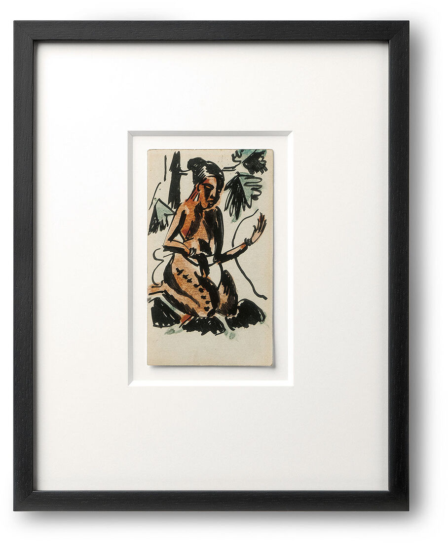 Ein gerahmtes Miniatur-Gemälde von Max Pechstein aus den Jahren 1910-1915. Das Kunstwerk zeigt eine sitzende Frau in natürlicher Umgebung. Die dominierenden Farben sind Schwarz, Weiß, Orange und Grün. Der Rahmen ist schwarz und schlicht, wodurch das Kunstwerk im Mittelpunkt steht.