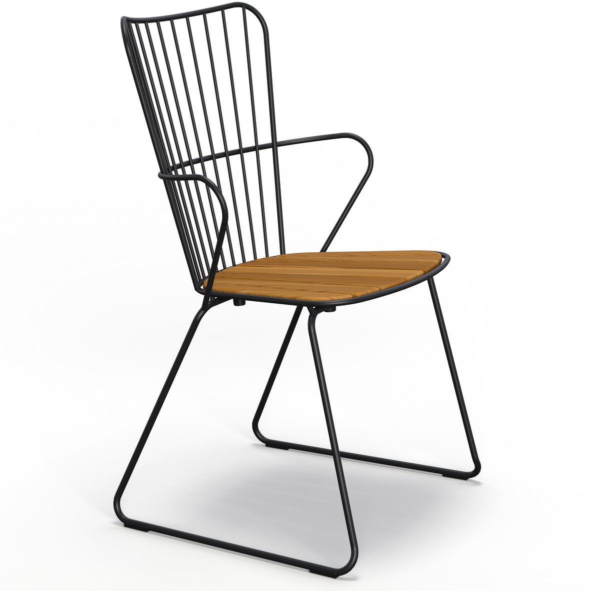 Ein moderner Esszimmerstuhl mit einem schwarzen Metallrahmen und einer Sitzfläche in Holzoptik. Der Stuhl hat ein minimalistisches, ergonomisches Design und eignet sich für den Innen- und Außenbereich.