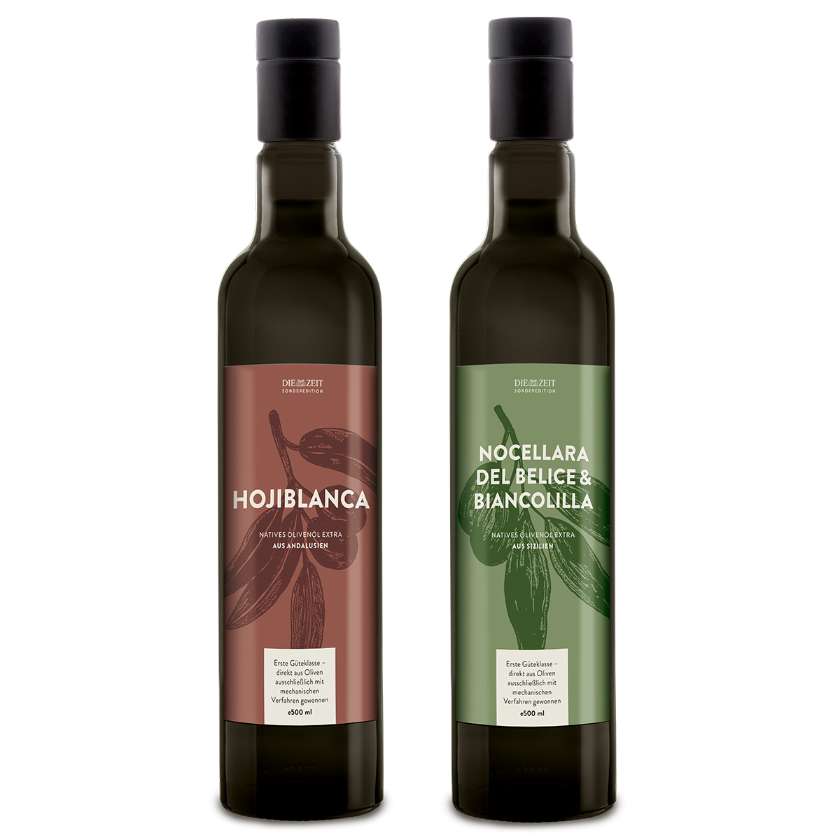 Zwei elegante Olivenölflaschen der ZEIT-Sonderedition »Olivenöl 2er Set« von ArteFakt stehen nebeneinander. Die eine Flasche trägt ein braunes Etikett mit der Aufschrift 'Hojiblanca', die andere ein grünes Etikett mit 'Nocellara del Belice & Biancolilla'. Beide Etiketten zeigen dezente botanische Illustrationen.