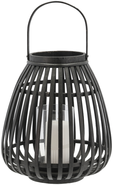 Schwarze Laterne mit einem modernen, gitterförmigen Design, darauf ein Griff. Im Inneren der Laterne befindet sich ein zylindrisches Glas, das eine weiße Kerze umhüllt.