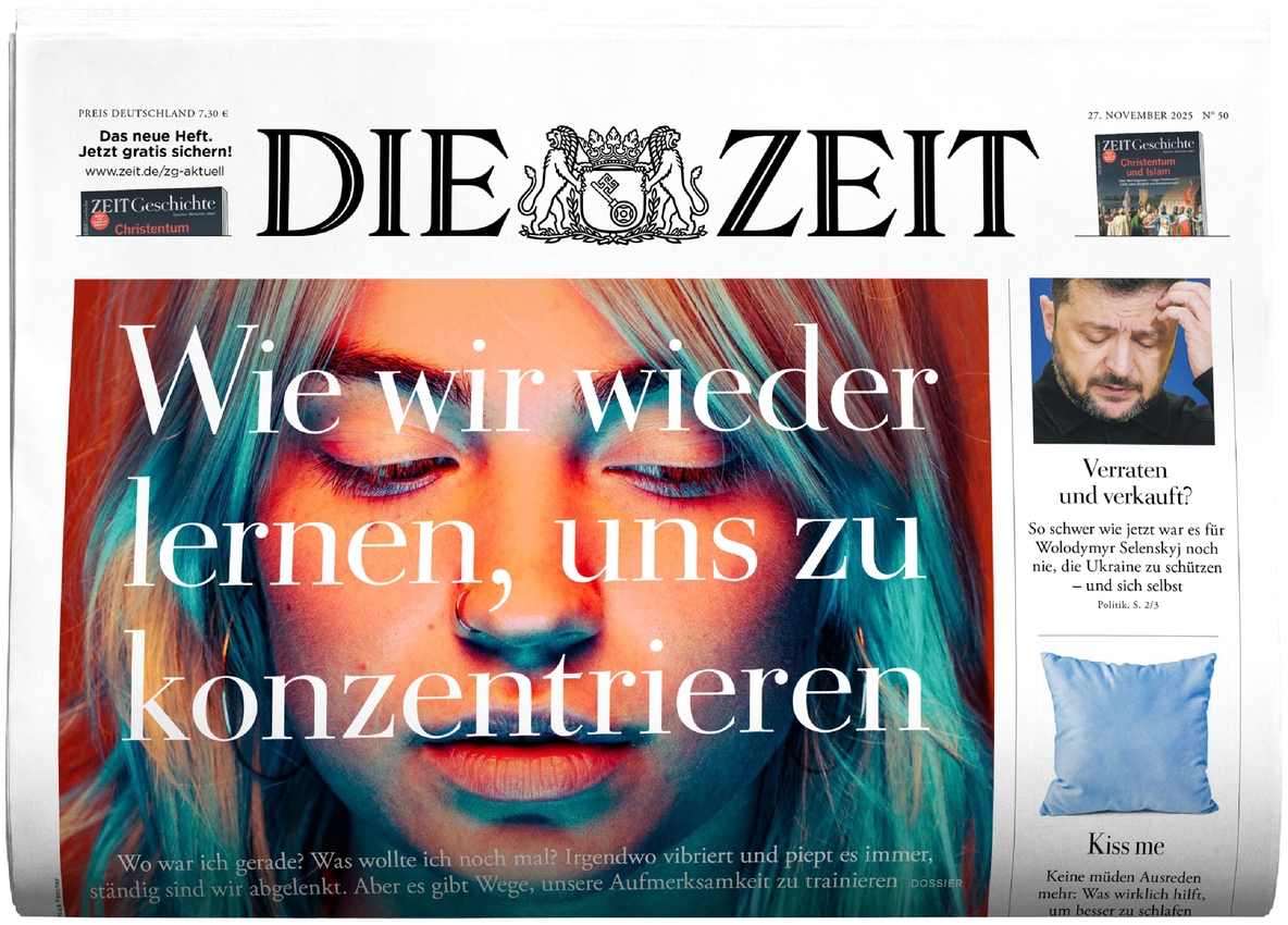 Die Titelseite der Wochenzeitung DIE ZEIT, Ausgabe 50/2025, zeigt eine Nahaufnahme eines nachdenklichen Gesichts mit türkisblauen und orangenen Haaren im Zentrum. Groß steht der Titel: 'Wie wir wieder lernen, uns zu konzentrieren.' Rechts gibt es kleinere Artikelhinweise mit Porträtfotos, oben dominiert das Zeitungslogo auf weißem Hintergrund.