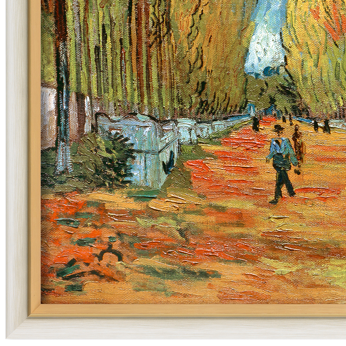 Sehr detailreicher Kunstdruck von Vincent van Goghs „L'Allée des Alyscamps“ (1888), 78x64 cm, auf Künstlerleinwand, gerahmt mit Massivholz in weiß-gold. Farben sind kräftig: goldene Baumallee mit herbstlichen Orangetönen, leuchtendes Grün und Türkis, idyllische Stimmung, hochwertige Reproduktion.