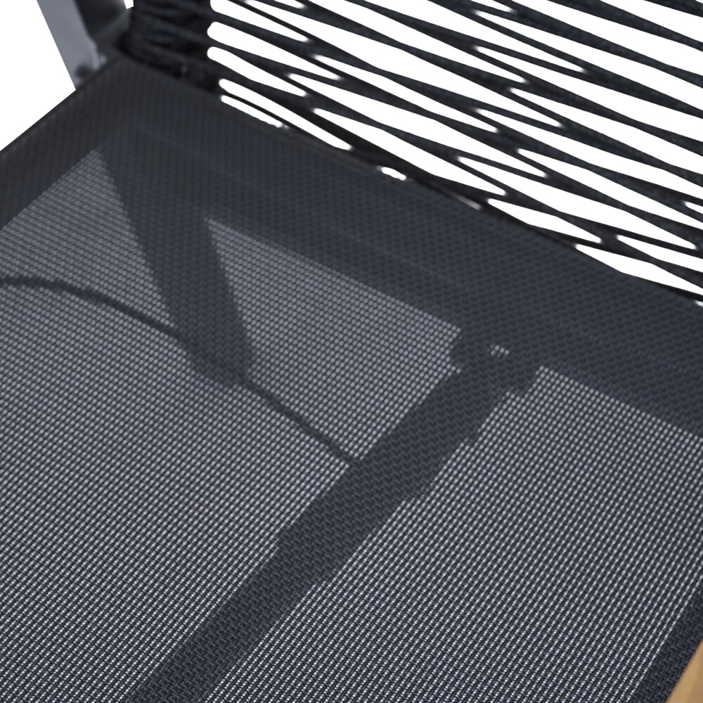 Detailaufnahme eines Sessels mit schwarzem Drahtgeflecht, geeignet für Outdoor-Nutzung, ideal für Garten oder Terrasse.