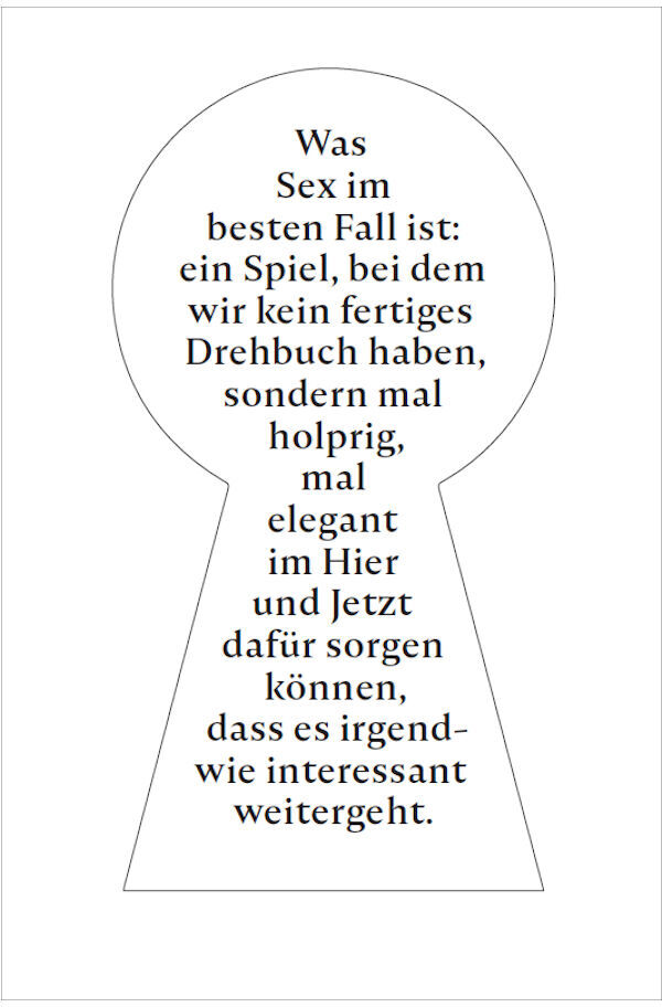 Abbild eines Schlüssel-Loch Designs mit einem Text in deutscher Sprache über Sexualität, der auf einem weißen Hintergrund in schwarzer Schrift geschrieben ist. Der Text im Design vermittelt eine Botschaft, dass Sex ein spontanes und elegantes Spiel ist, das ohne ein festes Drehbuch auskommt und im Hier und Jetzt stattfindet.