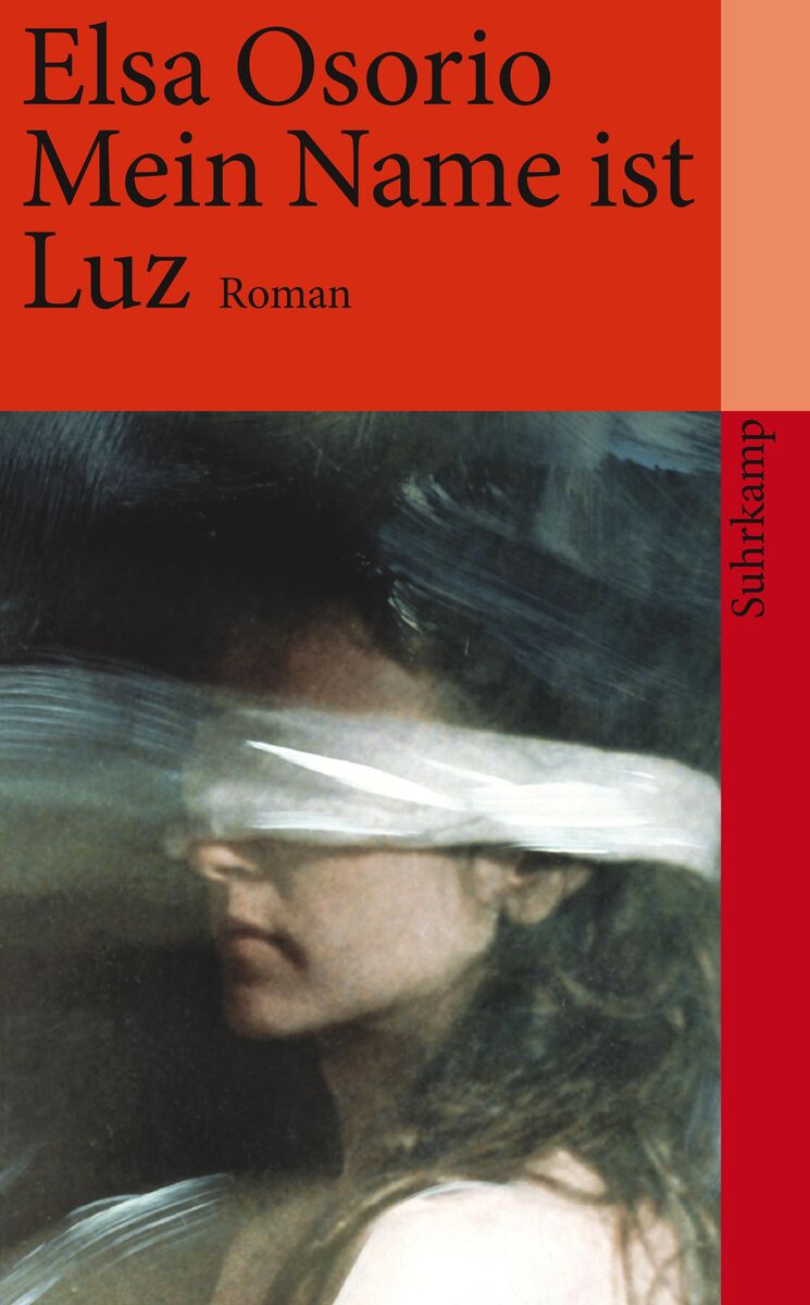 Cover des Romans 'Mein Name ist Luz' von Elsa Osorio, veröffentlicht bei Suhrkamp Verlag. Das Cover zeigt eine Frau mit verbundenen Augen in unscharfer, malerischer Darstellung. Links oben steht der Titel des Buches und der Name der Autorin in schwarzer Schrift auf rotem Hintergrund. Rechts vertikal ist der Verlagname 'Suhrkamp' gedruckt.