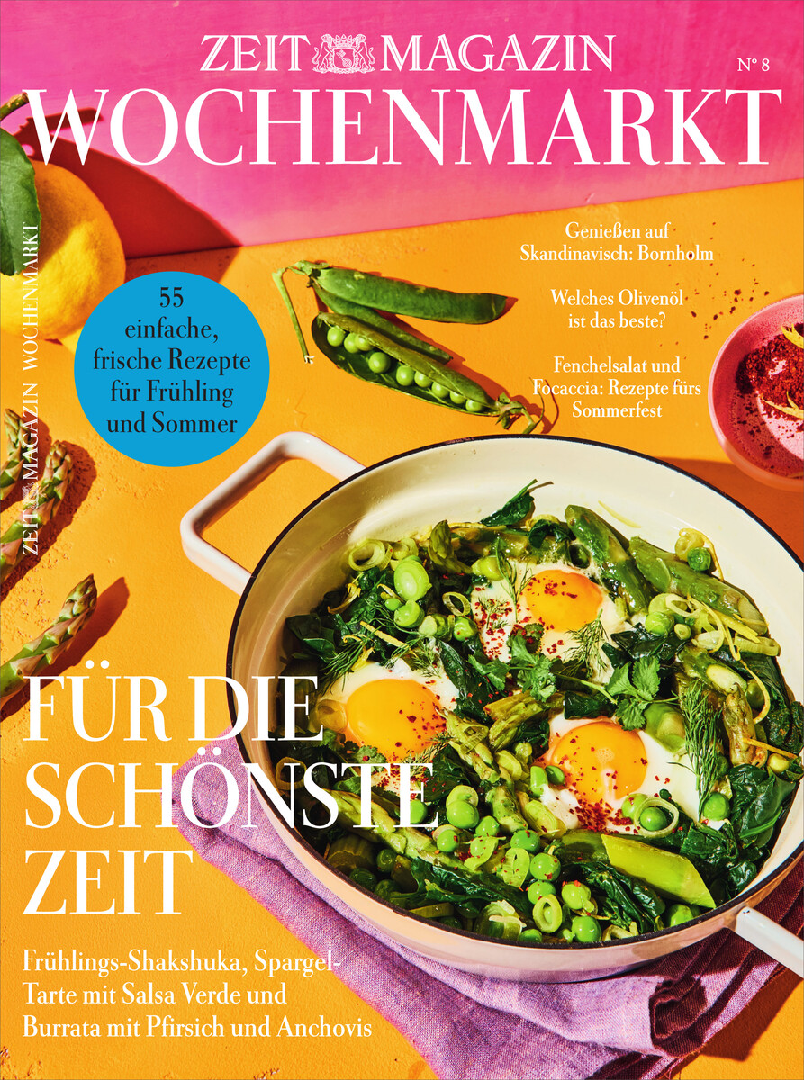 Titelblatt des ZEITmagazins Wochenmarkt 8/25 mit dem Titel 'Für die schönste Zeit'. Zu sehen sind frische Frühlingszutaten wie Spargel, Bohnen und Erbsen in einem Topf neben einem Salat. Text mit Rezeptempfehlungen für Frühling und Sommer.