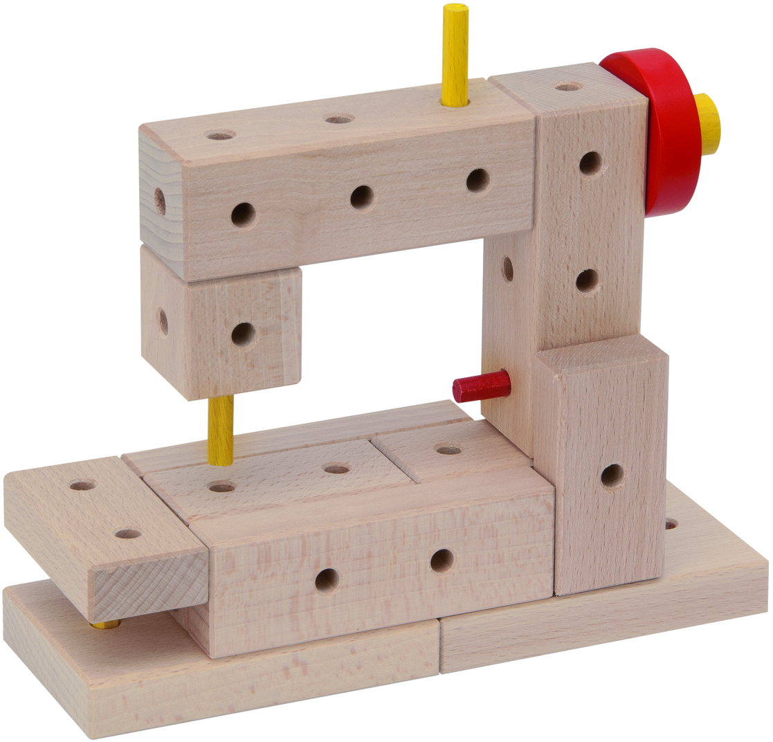 Ein Holzkonstruktionsbaukasten mit dem Namen 'Maker M108', bestehend aus 108 Teilen. Das abgebildete Bauprojekt zeigt verschiedene beige Holzbausteine, die mit roten und gelben Elementen verbunden sind. Die Bausteine haben Löcher zur Verbindung mit Stiften.