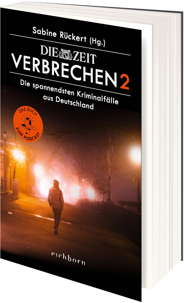 Die ZEIT Verbrechen 2 - Paperback zeigt ein stimmungsvolles Cover mit nebliger Abendstimmung und einer Person, die einen dunklen Weg entlang geht. Der Titel und der Autor sind gut lesbar. Das Buch bietet packende Kriminalfälle aus Deutschland.