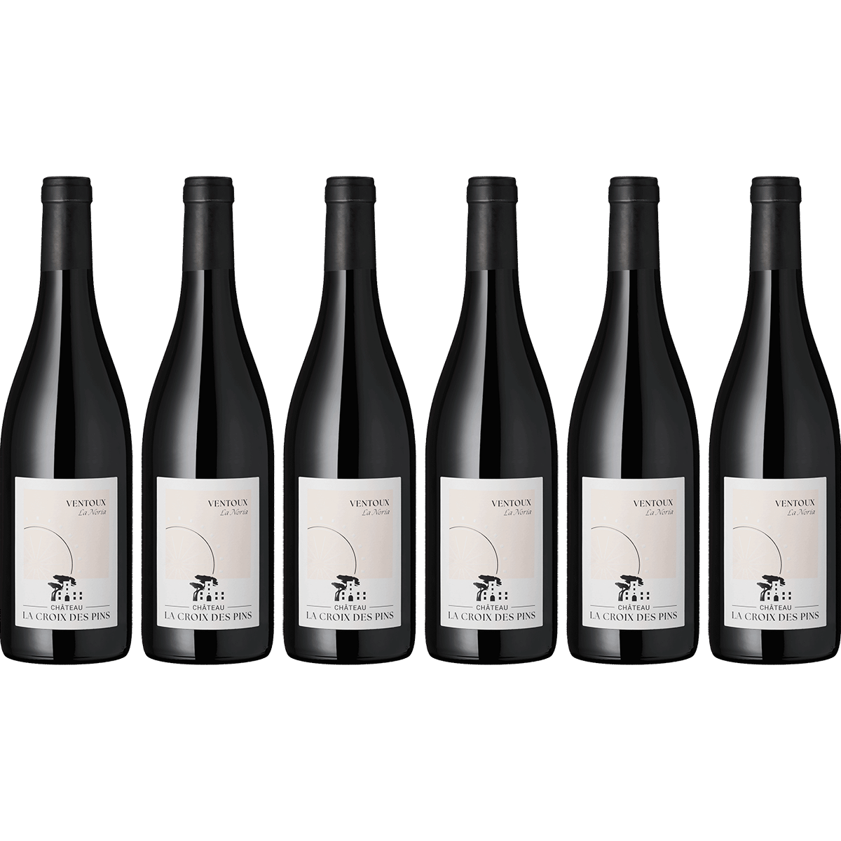 Sechs Flaschen Rotwein der Marke Croix de Pins, Sorte Grenache Syrah Mourvèdre, Ventoux, 'La Noria', stehen nebeneinander, jede Flasche mit weißem Etikett und schwarzem Schraubverschluss, davor ein heller Hintergrund.
