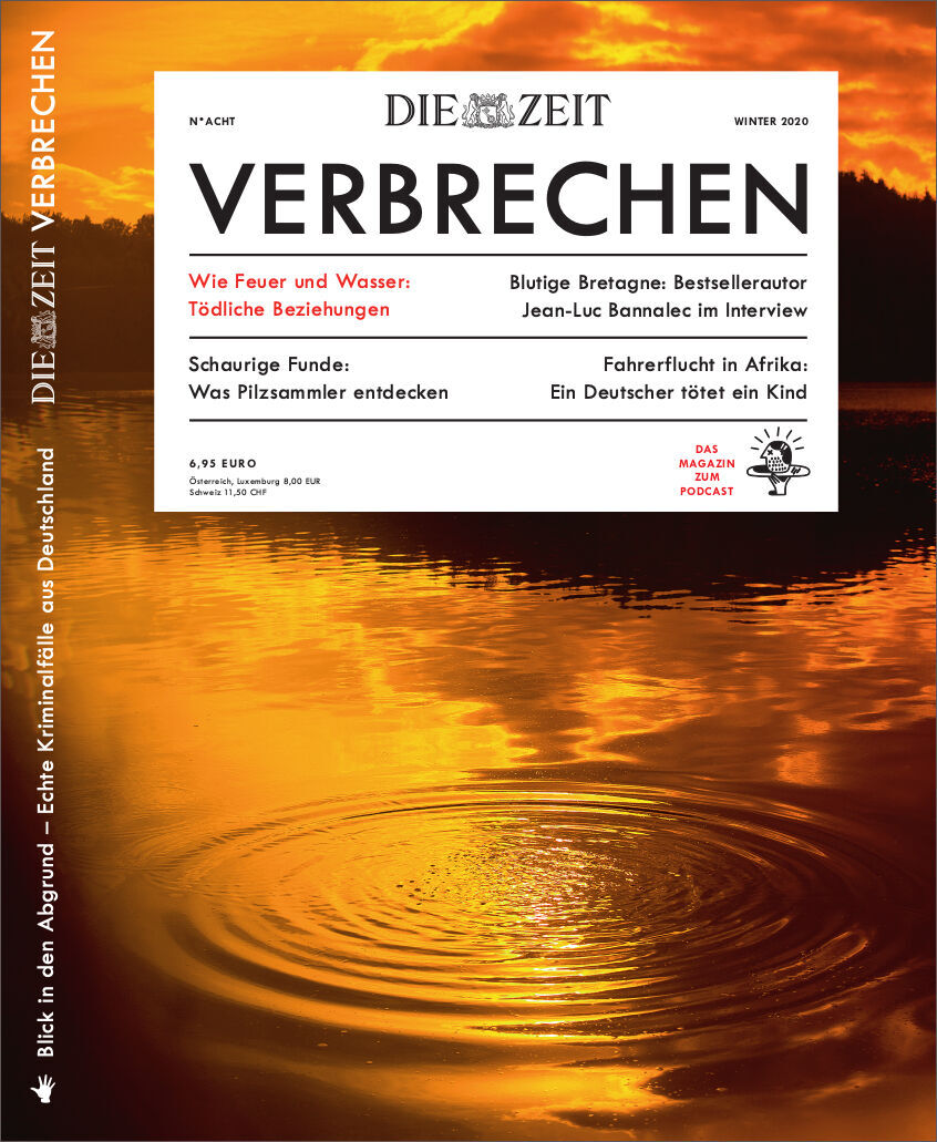 Das Cover des Magazins ZEIT VERBRECHEN 8/20 zeigt eine stimmungsvolle orangefarbene Wasseroberfläche mit konzentrischen Wellen. Der Titel in weißer Schrift steht zentral, darüber das Logo von 'Die Zeit' und der Slogan 'Blick in den Abgrund - Echte Kriminalfälle aus Deutschland'.