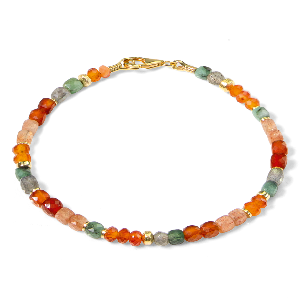 Das Bild zeigt ein filigranes Armband der Marke Ars mundi, gefertigt aus rund geschliffenen Edelsteinperlen in Orange-, Rot- und Grüntönen sowie kleinen goldfarbenen Zwischenelementen. Der Verschluss ist goldfarben. Das Armband wirkt elegant und farbenfroh.