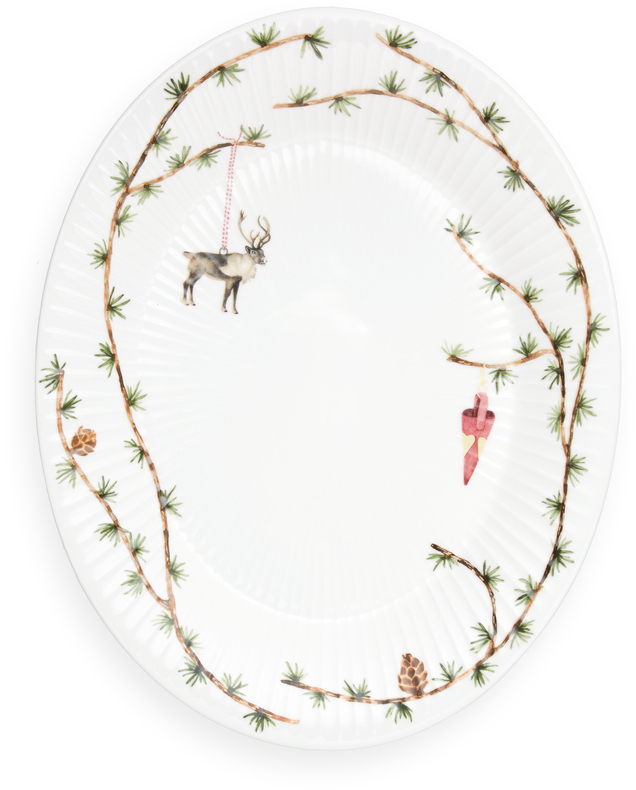 Weiße Weihnachtsplatte »Hammershøi« mit dekorativen Elementen wie Rentier, Christbaumschmuck, Tannenzapfen, und Zweigen. Skandinavisches Design.