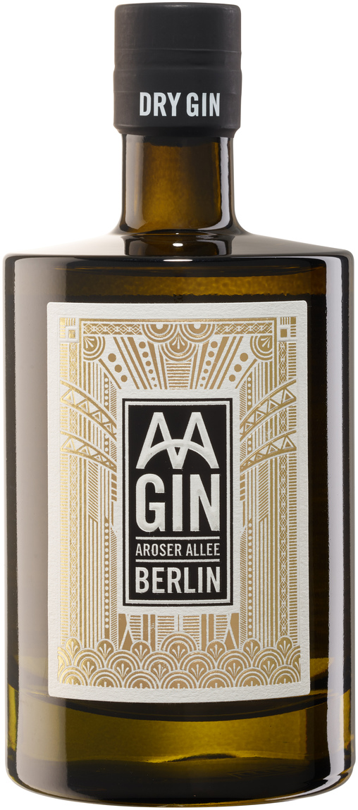 Eine Flasche »AAGIN« Dry Gin mit kunstvoll verzierten goldenen und schwarzen Etikett. Der Flaschenverschluss ist schwarz mit der Aufschrift 'DRY GIN'.