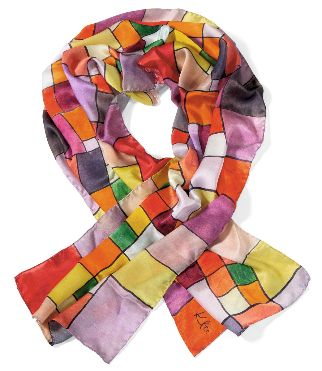 Seidenschal mit abstraktem, farbenfrohem Muster aus bunten, quadratisch und rechteckigen Formen nach einem Gemälde von Paul Klee, in lebendigen Tönen wie Lila, Rot, Gelb, Orange und Grün gestaltet.