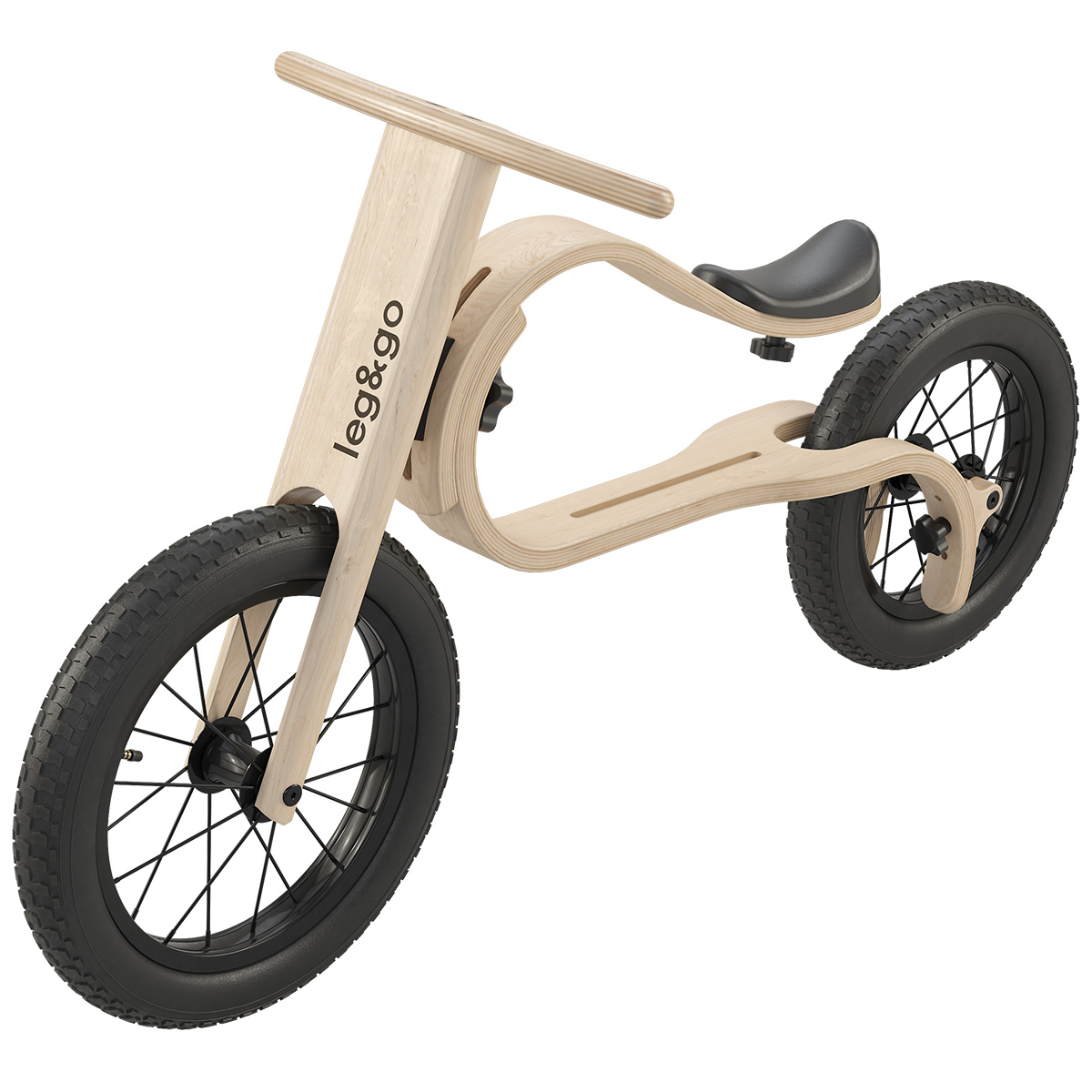 Ein Balance Bike 3in1 aus hellem Holz mit schwarzem Sattel und schwarzen Reifen, geeignet für Kleinkinder, steht aufrecht auf einem weißen Hintergrund. Das Laufrad fördert die motorische Entwicklung und eignet sich als Geschenk für verschiedene Anlässe.