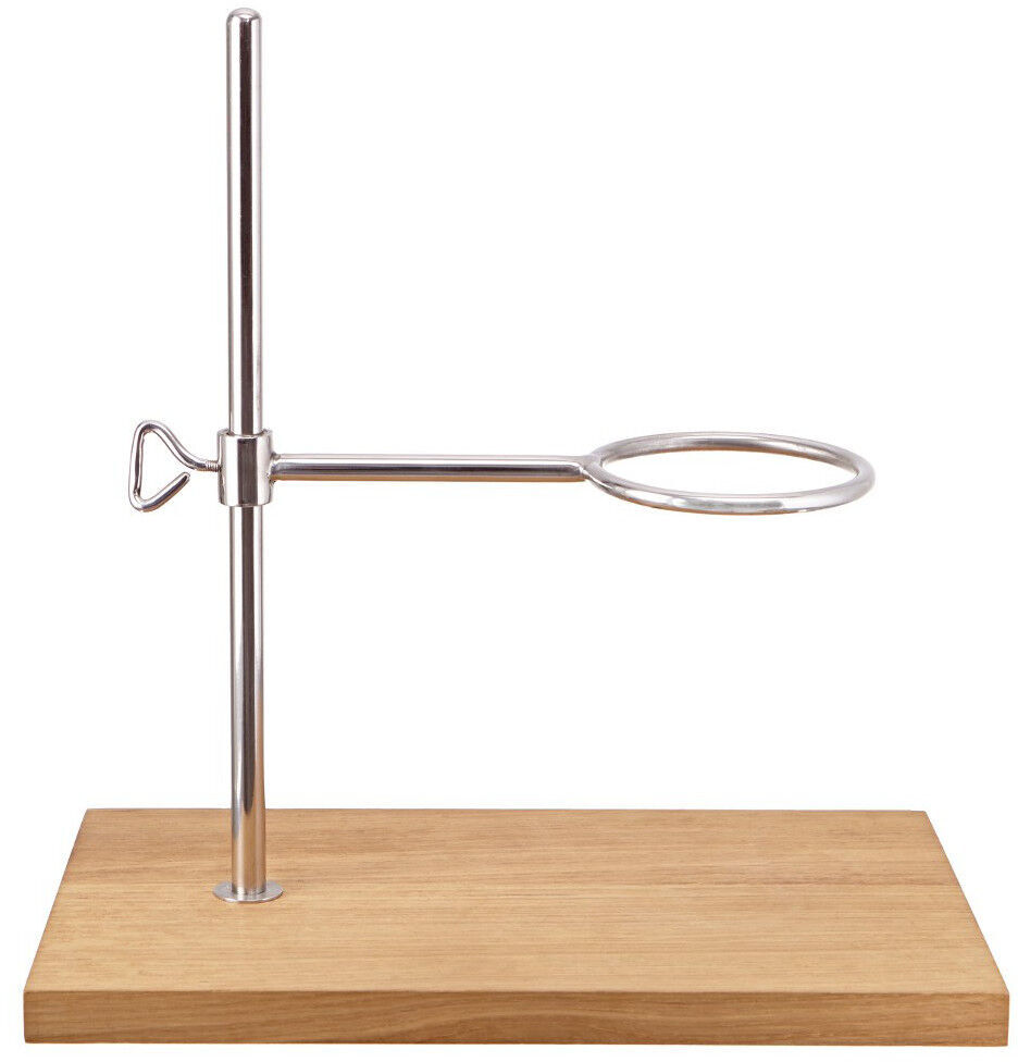Minimalistische Kaffeestation LAB mit Holzbasis und einer stabilen Metallhalterung in Silber zum Halten von Kaffeefiltern, perfekt für moderne Küchen und Kaffeeliebhaber.