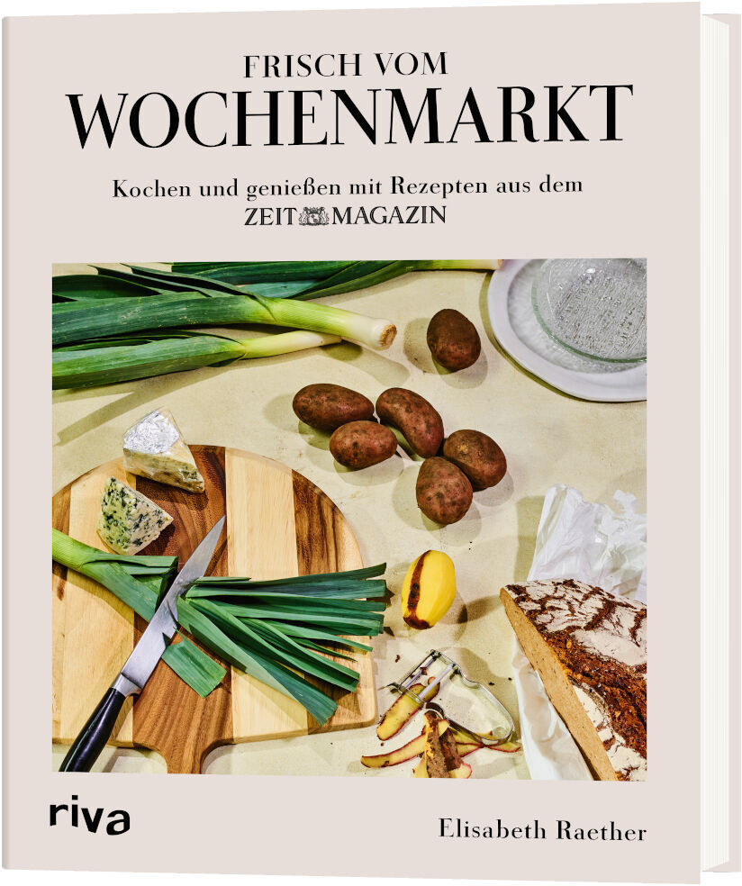 Das Kochbuch 'Frisch vom Wochenmarkt' mit Rezepten aus dem ZEIT Magazin von Elisabeth Raether, veröffentlicht vom Riva Verlag. Das Buchcover zeigt frisches Gemüse auf einem Schneidbrett und andere frische Zutaten.