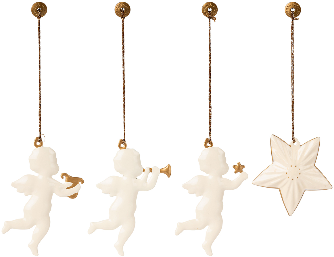 Ein Set von Weihnachtsanhängern mit dem Namen »Heilige Nacht«, bestehend aus vier gold-weißfarbigen Engeln und einem Stern. Die Engel halten Musikinstrumente und einen Stern, hängend an goldenen Schnüren.