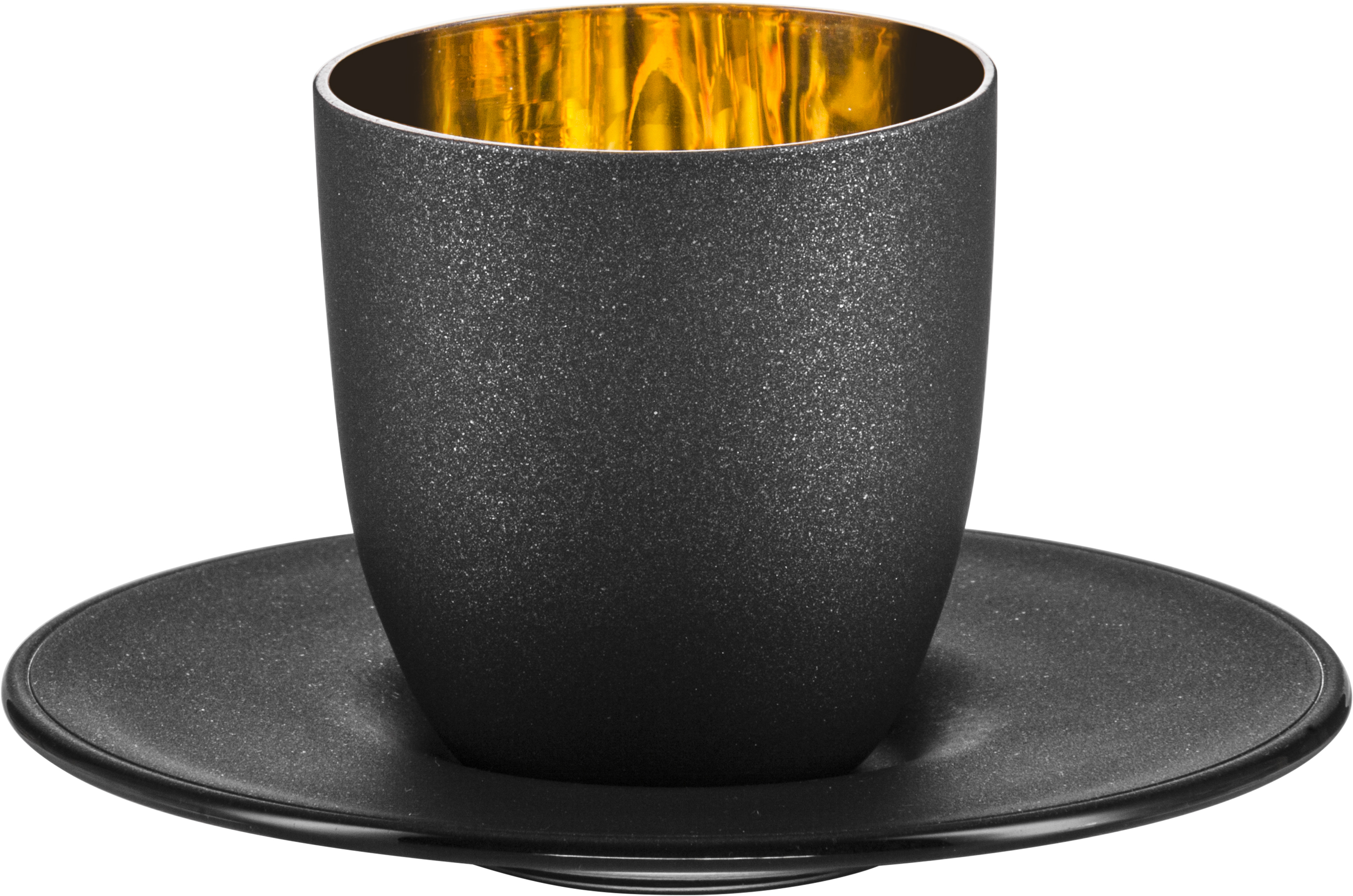 Ein eleganter Espressobecher mit mattschwarzer Außenseite und glänzend goldener Innenseite steht auf einer passenden schwarzen Untertasse. Das moderne und luxuriöse Design eignet sich besonders gut für festliche Anlässe und stilvolle Kaffeepausen.